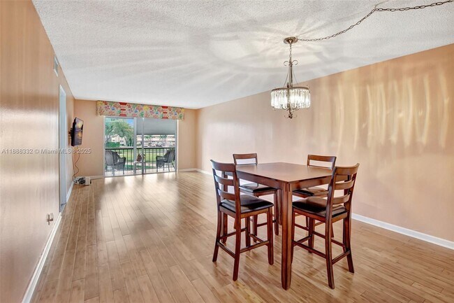 Building Photo - 8980 S Hollybrook Blvd