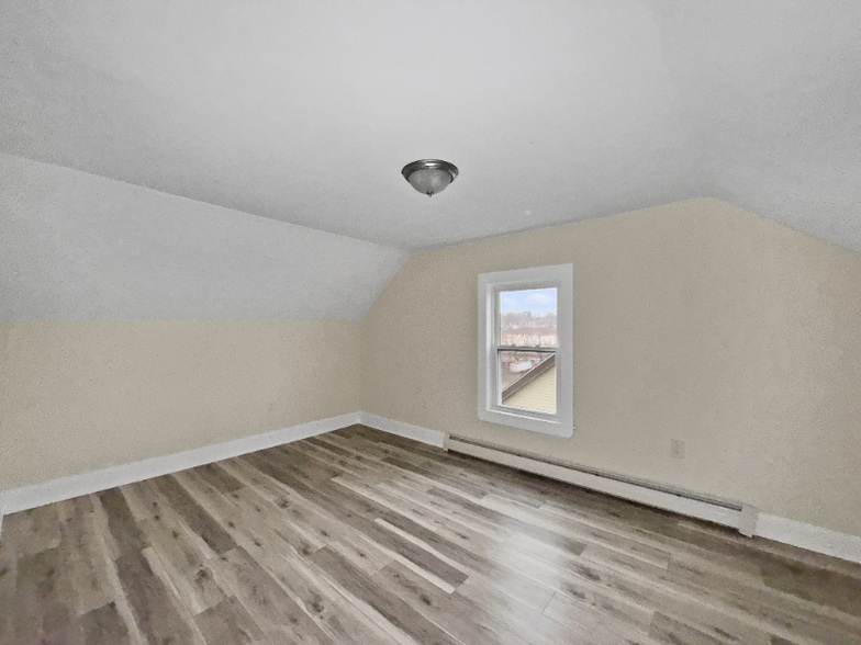 Building Photo - 8-10 Varnum St