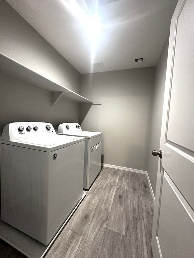 Building Photo - Mission Royal Resort Living Community! 5bd 3ba! Golf Course & Water Park!