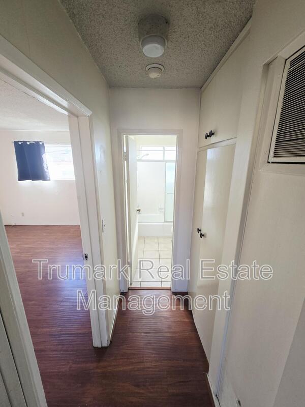 Building Photo - 4619 Lexington Ave