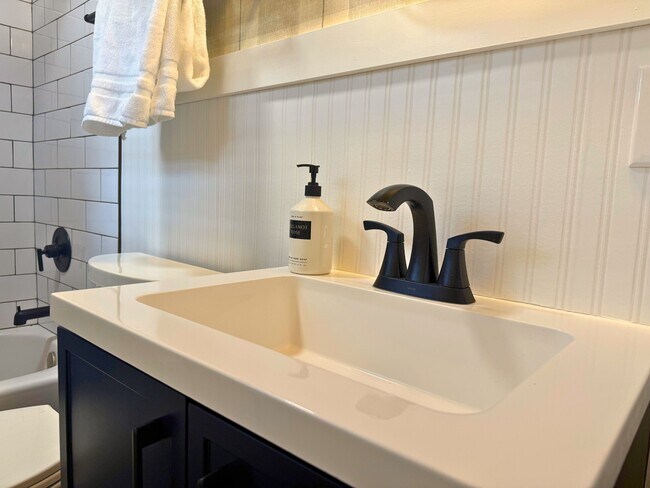 Building Photo - 11 Brooks Ave