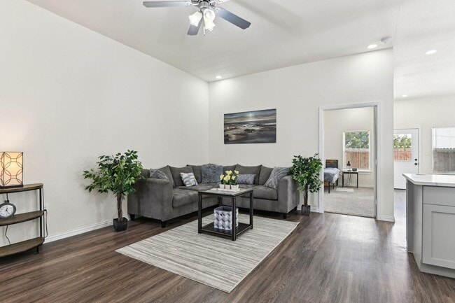 Building Photo - Spacious Custom New Build- 4 Bed 2 Bath Ho...