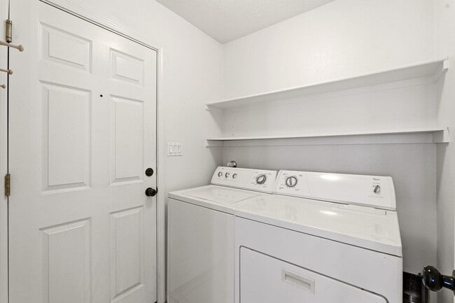 Building Photo - 8319 Santa Clarita St NE