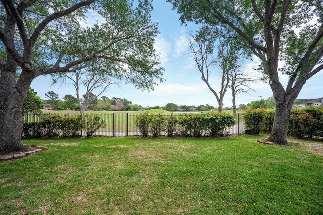 Building Photo - 1823 Blue Water Bay Dr