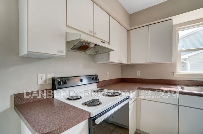 Building Photo - 3618 Willow Run Dr