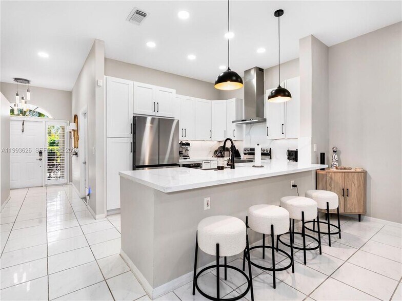 Building Photo - 835 NE 17th Way