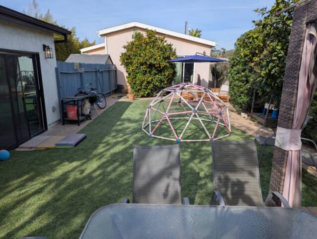 Large backyard with orange tree - 4431 Purdue Ave