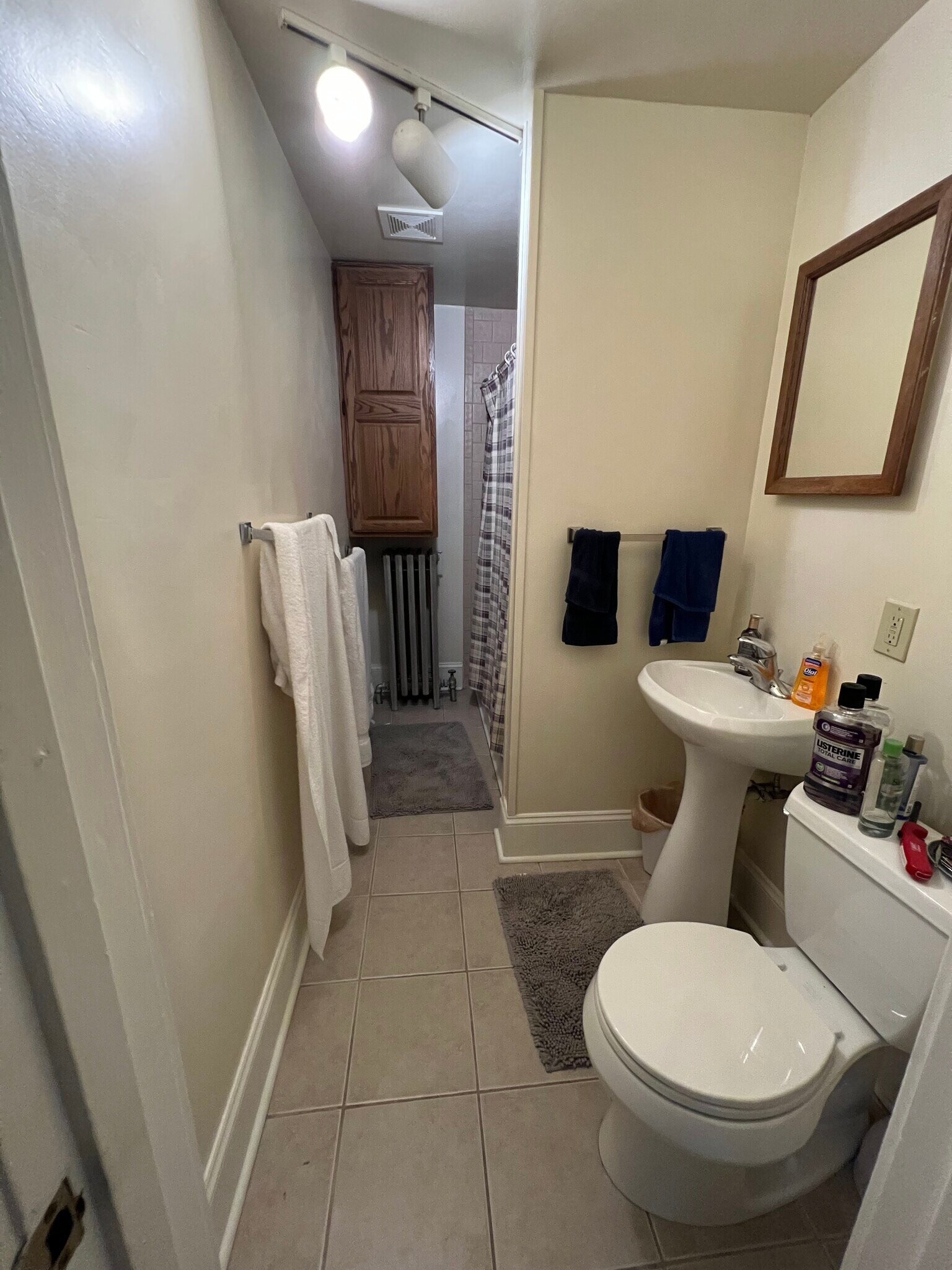 Building Photo - 1671 N Van Buren St