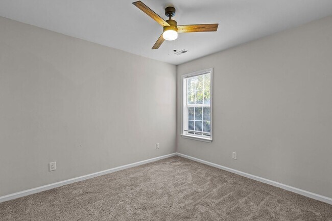 Building Photo - Burbage Grant 4 bedrooms- Ready Now!