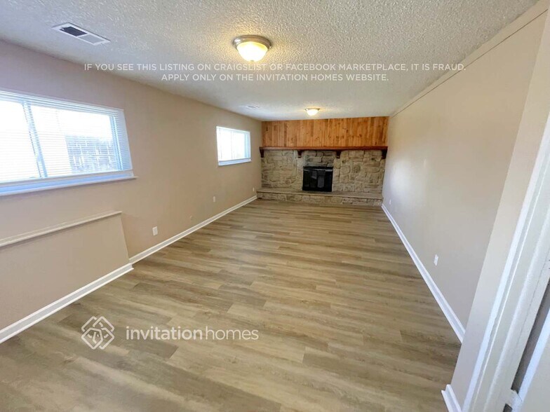 Building Photo - 1821 S Joplin St