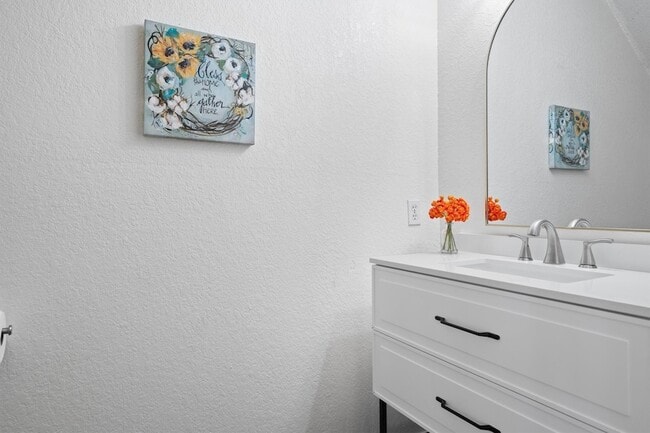 Building Photo - 324 Nita Ln