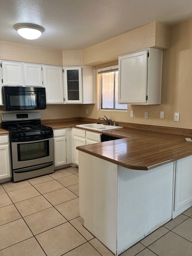 Building Photo - All Appliances