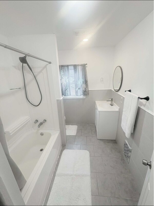 Building Photo - 362 Norton St