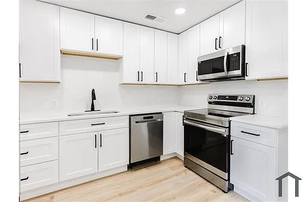 Building Photo - 10307 Pinecrest Dr