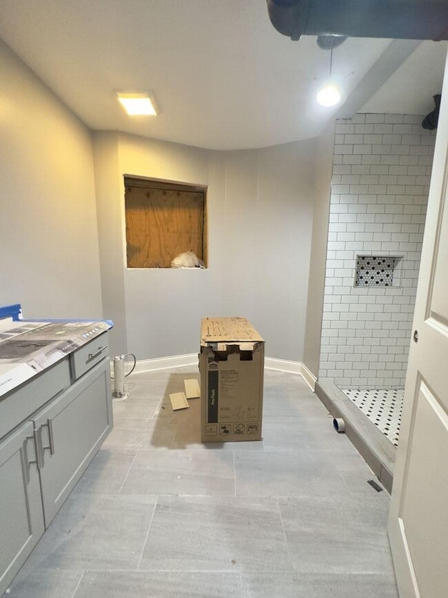 Building Photo - 4 bedroom in Chicago IL 60660