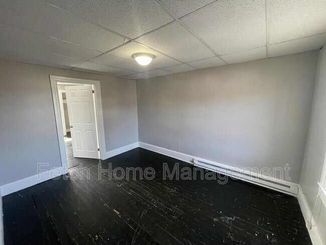 Building Photo - 631 Roosevelt Ave