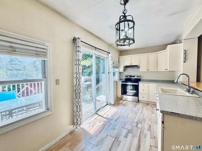 Building Photo - 112 Ochsner Pl