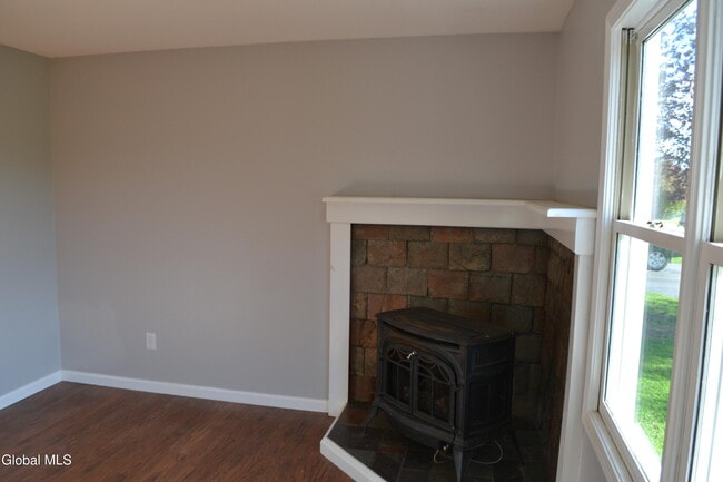 Building Photo - 60 Colonial Rd