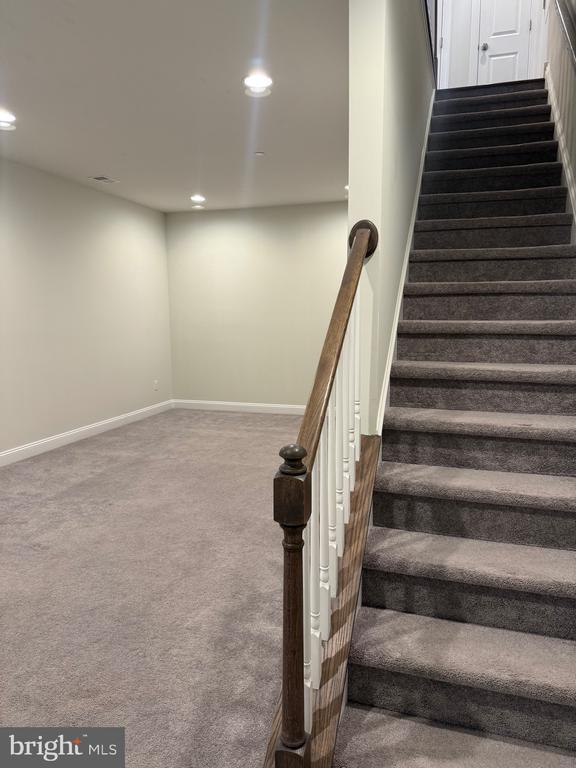 Building Photo - 220 Charles Ellis Dr