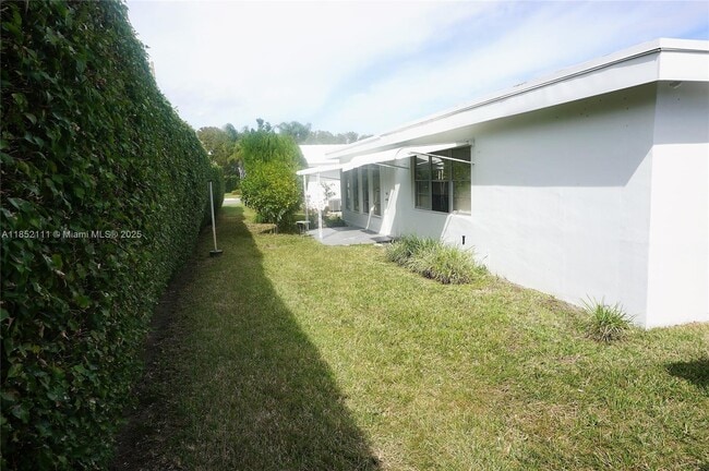 Building Photo - 708 SW 24th St