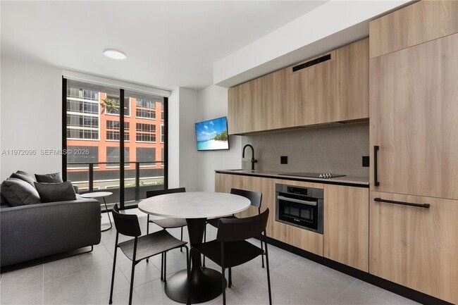 Building Photo - 121 NE 5th St