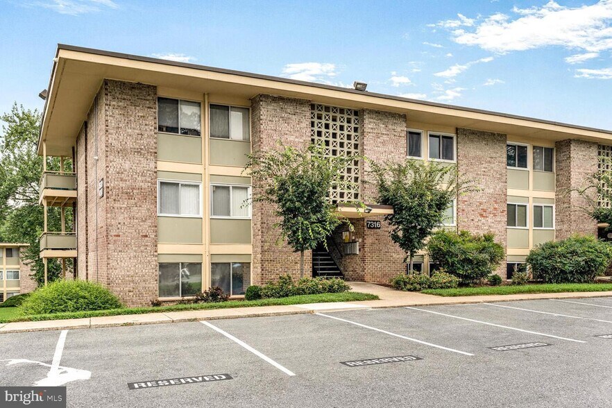 Building Photo - 7316 Donnell Pl