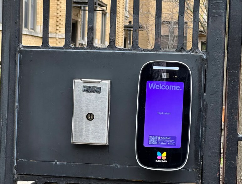 Building Photo - 1360 W Estes Ave