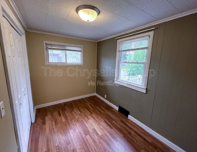 Building Photo - 1400 Kansas St