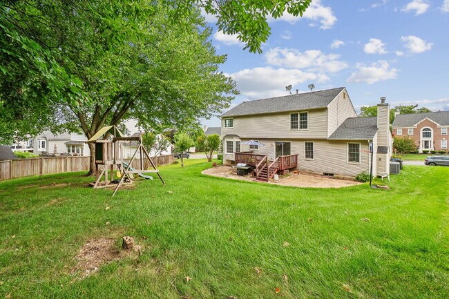 Building Photo - Beautifully updated and spacious 5-bedroom, 3.5-bath home for rent in the heart of Woodbridge