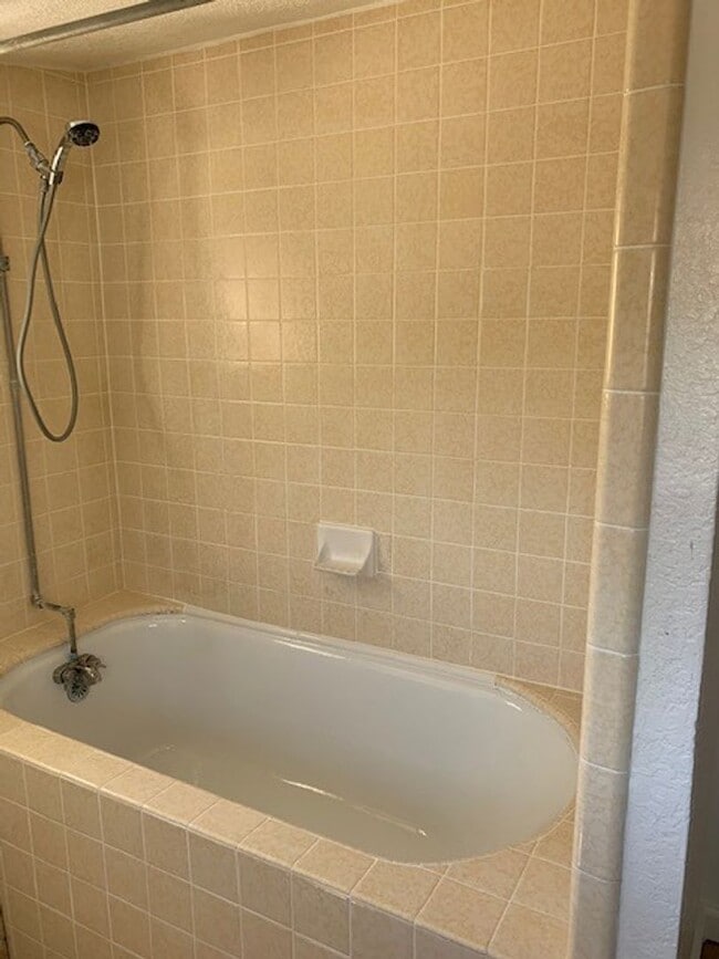 Building Photo - Quaint Yucaipa Home on Large Lot