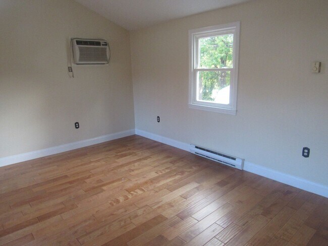 Building Photo - Salem single-family home for rent