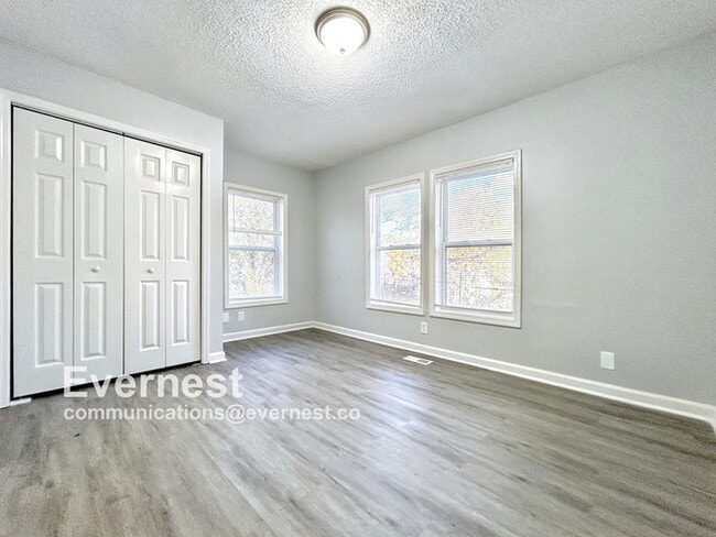 Building Photo - Charming 3-Bedroom, 2-Bathroom Home / Pet-...