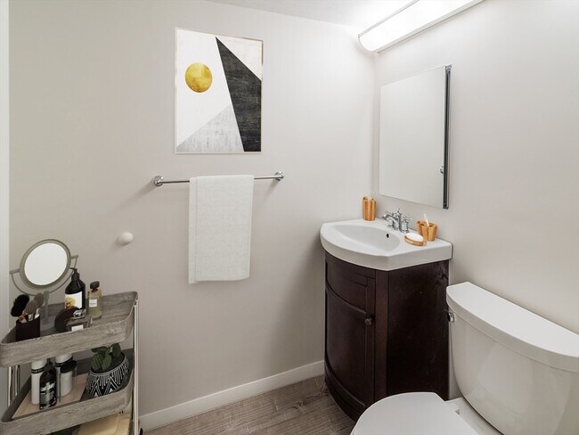 Building Photo - 9 Hawthorne Pl