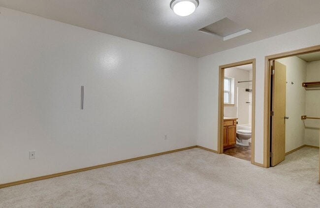 Building Photo - 3 Bed 2 Bath Second floor Condo - HALF OFF FIRST FULL MONTHS RENT!