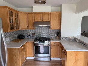 Building Photo - Freshly Updated 3BR/1BA Main-Level Home in Lakewood - Refinished Hardwoods, Updated Kitchen, Fenc...