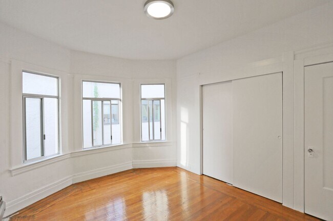 Building Photo - 1243 Pine St