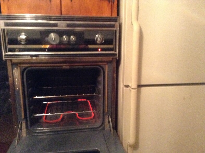 oven hardly ever used - 5645 Calyn Rd