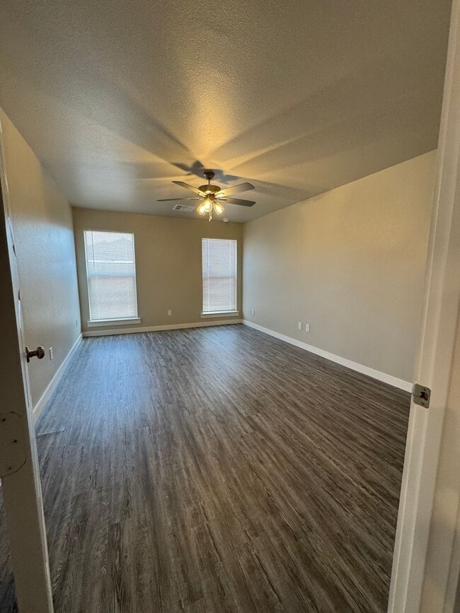 Building Photo - 4 Bedroom in Harvest