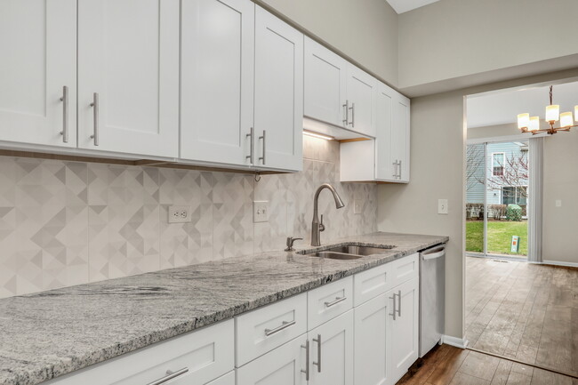 Building Photo - 1625 Woodcrest Cir