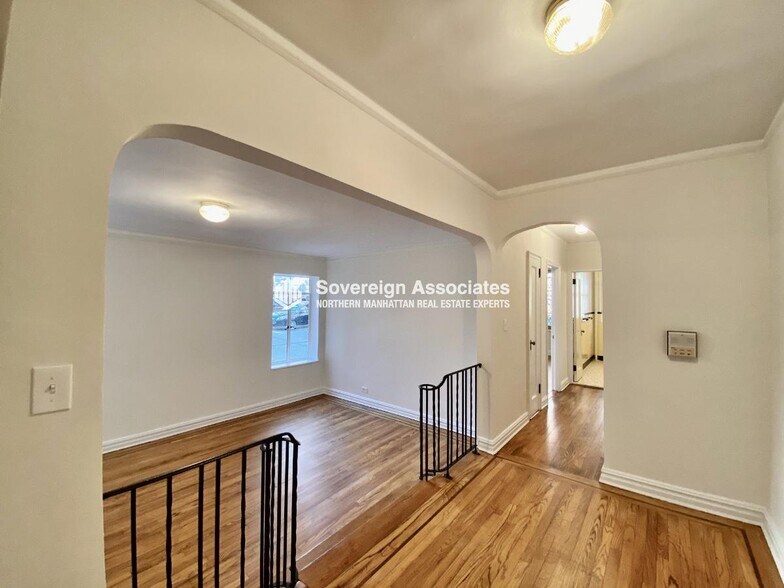 Building Photo - 135 W 225th St