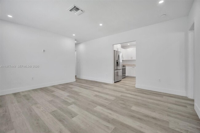 Building Photo - 1401 NE 152nd St