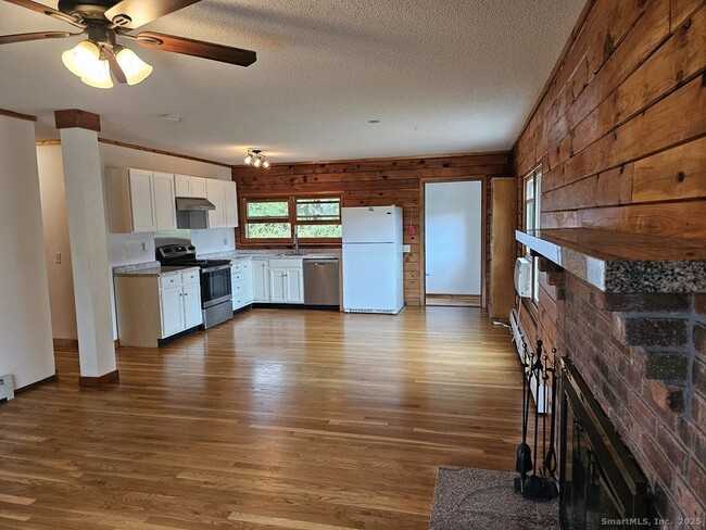 Building Photo - 698 Leetes Island Rd