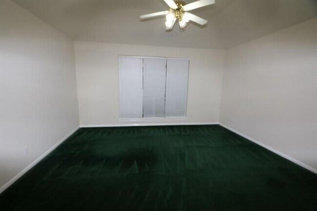 Building Photo - 5022 E Newpark Dr