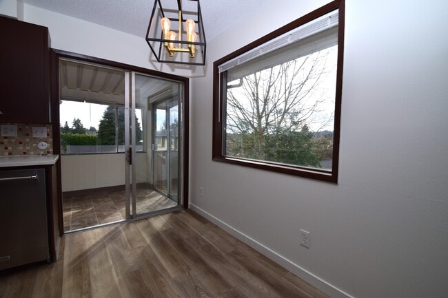 Building Photo - 3434 SE King Rd