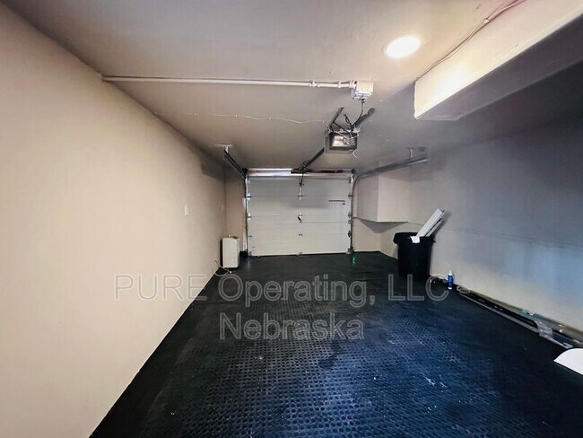 Building Photo - 830 S 54th St