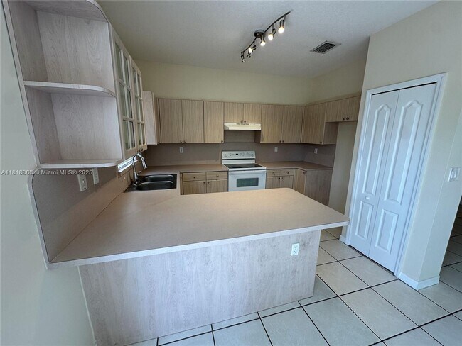 Building Photo - 10869 SW 88th Terrace