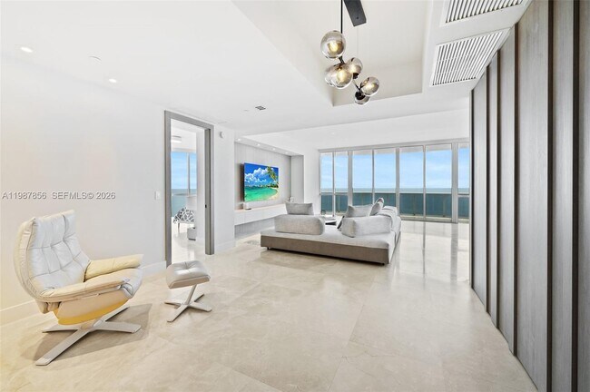 Building Photo - 15901 Collins Ave