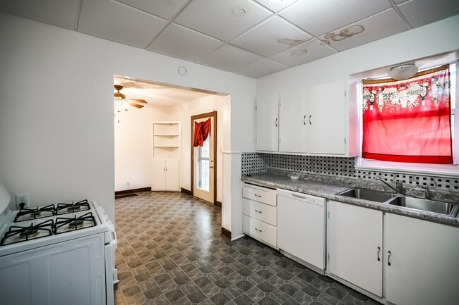 Building Photo - 409 E Melbourne Ave