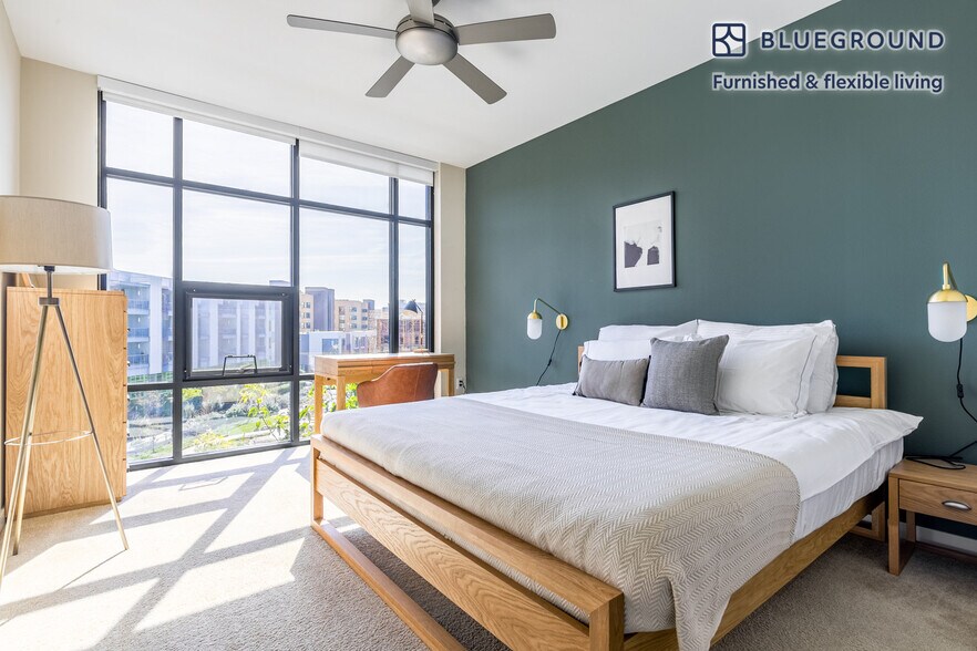 Building Photo - 690 Long Bridge St