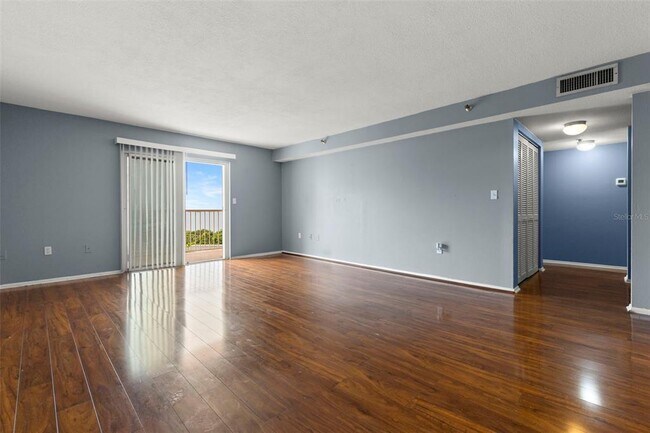 Building Photo - 7430 Sunshine Skyway Ln S
